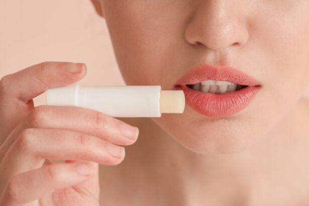 DIY Φυσικό Lip Balm με Κακάο και Μέλι: Η Συνταγή για Απαλά και Ενυδατωμένα Χείλη