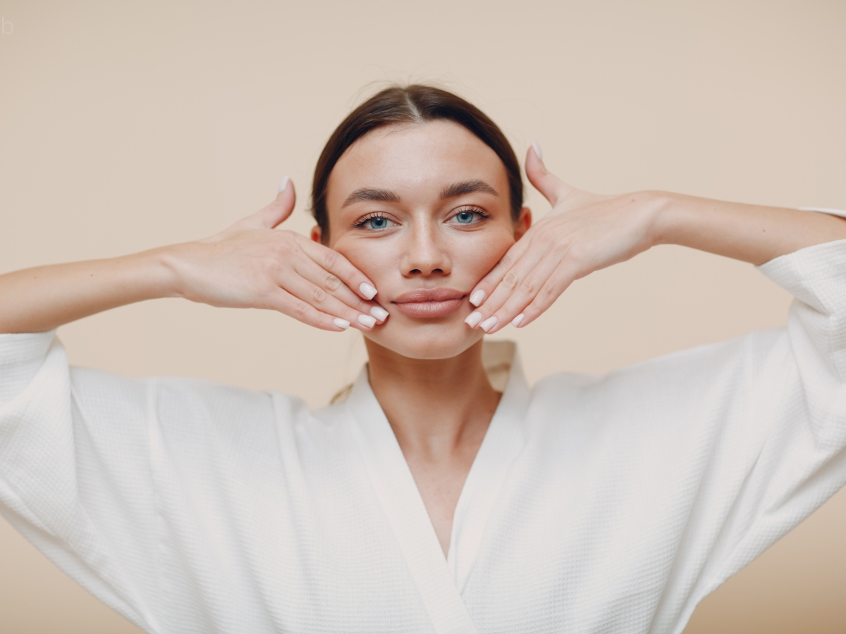 Face Yoga: Το Μυστικό για Φυσική Αντιγήρανση