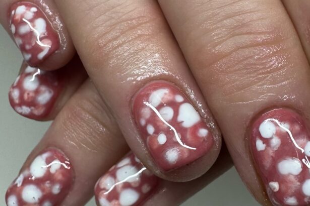 Salami Nails: Η Νέα Εκκεντρική Τάση στο Μανικιούρ που Έγινε Viral!