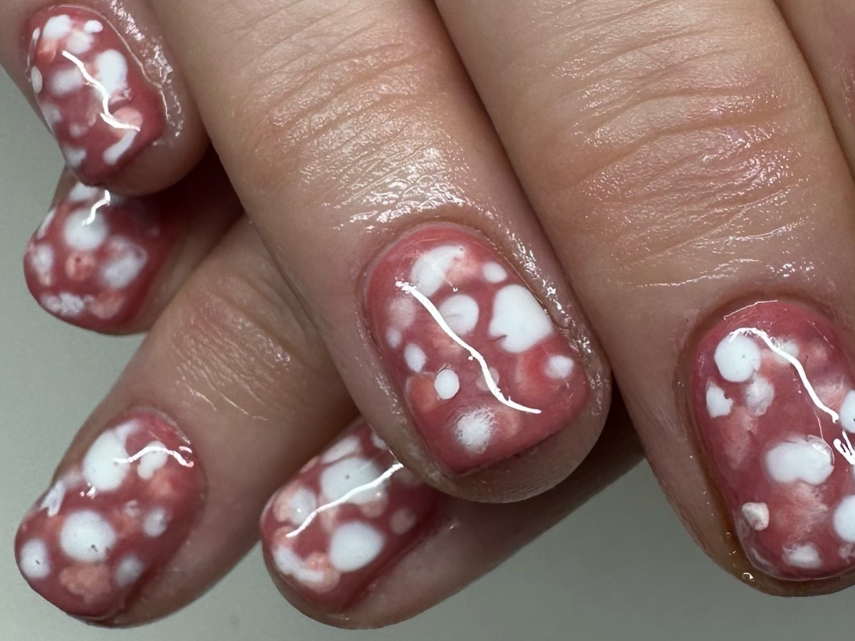 Salami Nails: Η Νέα Εκκεντρική Τάση στο Μανικιούρ που Έγινε Viral!