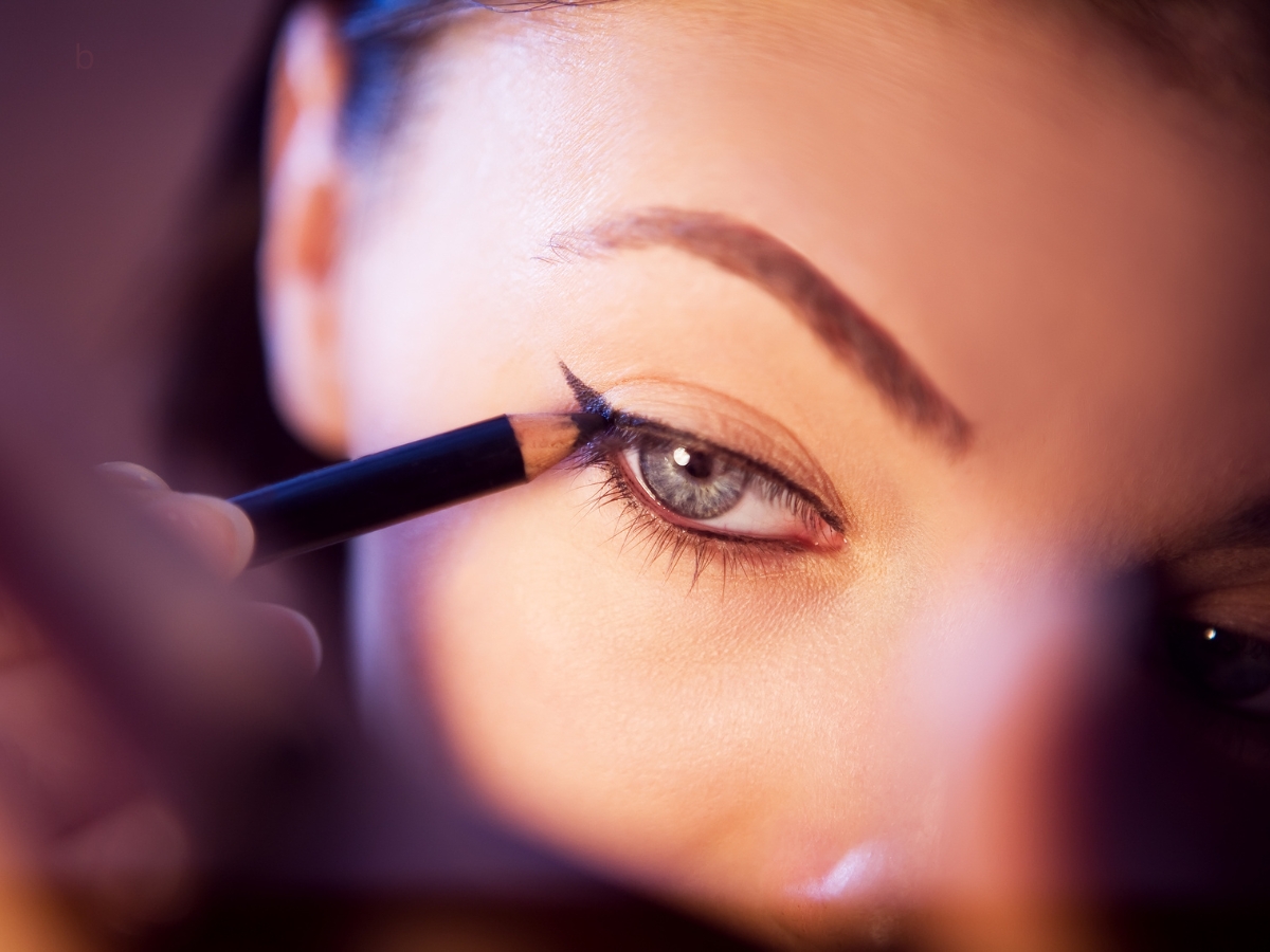 Graphic Eyeliner: Πώς να Δημιουργήσεις Τολμηρά και Trendy Looks