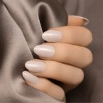 Satin Nails: Η Νέα και Σικ Φινετσάτη Τάση του 2025