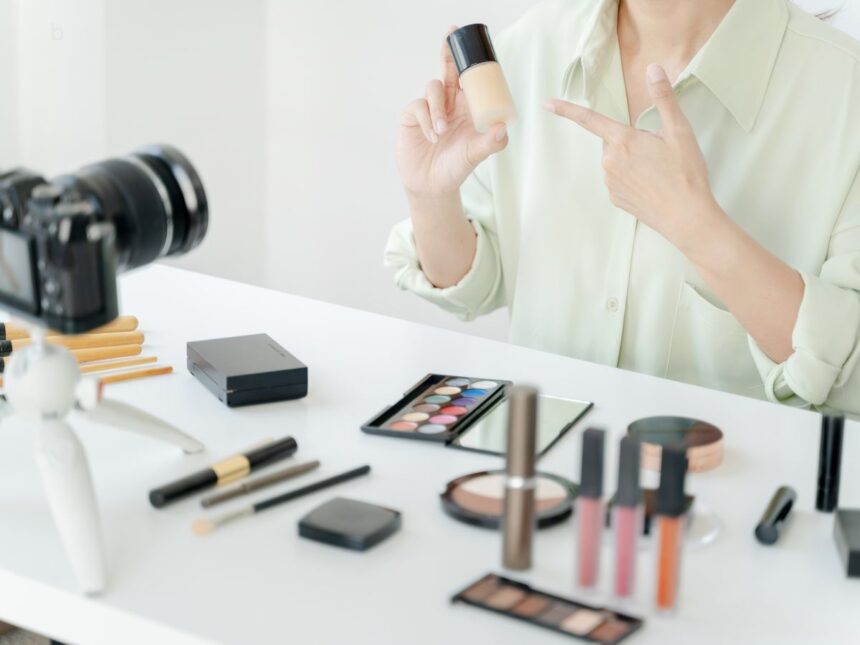 Viral TikTok Makeup Trends: Δοκιμάζουμε τις Νέες Τεχνικές