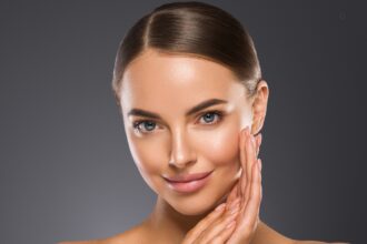Cloud skin: Το τέλειο matte-glow εφέ για μακιγιάζ που δείχνει... φίλτρο