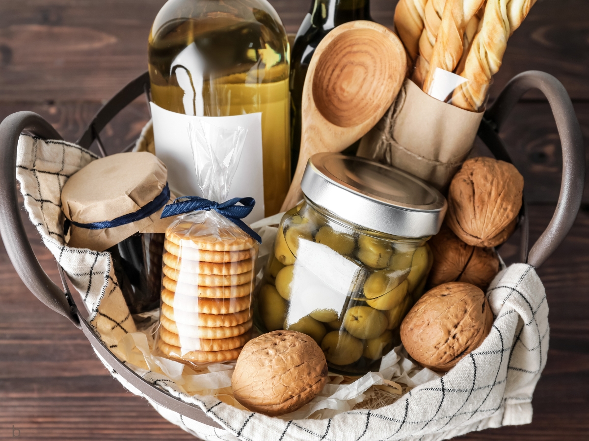 DIY Gift Baskets: Πώς να δημιουργήσετε το τέλειο θεματικό δώρο