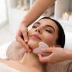 DIY Gua Sha και Face Rolling: Πώς να Φτιάξετε τα Δικά σας Εργαλεία από Φυσικές Πέτρες