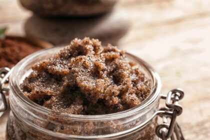 Φυσικό Body Scrub με Ζάχαρη και Καφέ: Το Απόλυτο Μυστικό για Baby Soft Επιδερμίδα