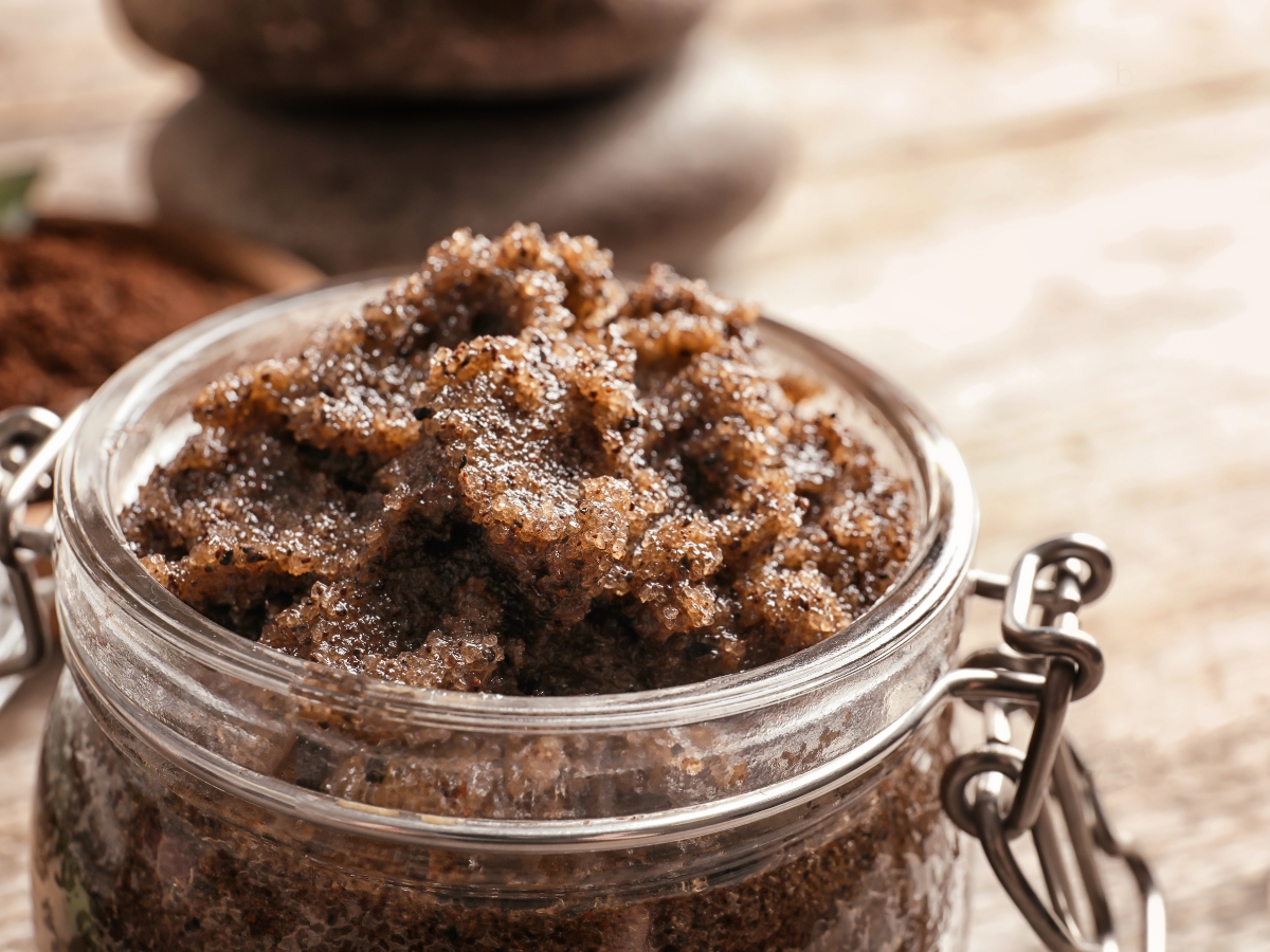 Φυσικό Body Scrub με Ζάχαρη και Καφέ: Το Απόλυτο Μυστικό για Baby Soft Επιδερμίδα