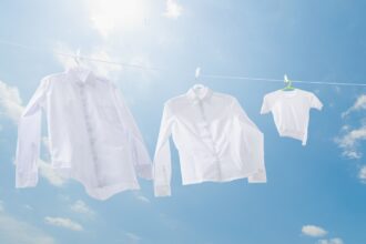 Πώς να φορέσετε το λευκό πουκάμισο με 10 διαφορετικούς τρόπους