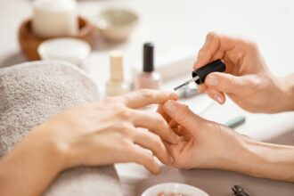 Μύθοι και Αλήθειες για την Υγεία των Νυχιών: Ξεδιαλύνοντας τα Πάντα