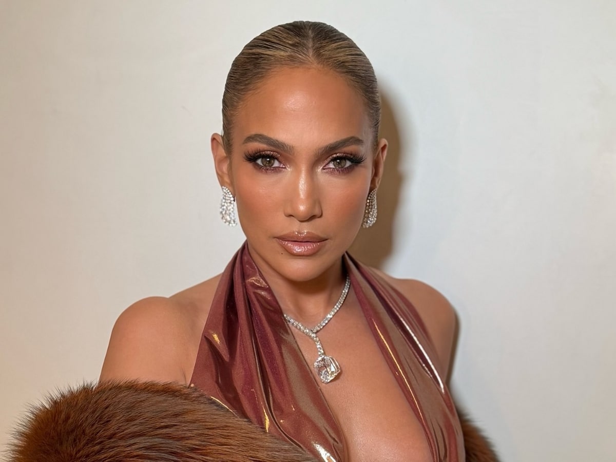 Jennifer Lopez: Έτσι Διατηρεί το Δέρμα Της Φρέσκο και Λαμπερό στα 55 της