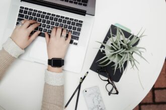 «Δεν αντέχω άλλο το γραφείο» - Πότε αλλάζεις γραφείο - credit marieclaire.gr