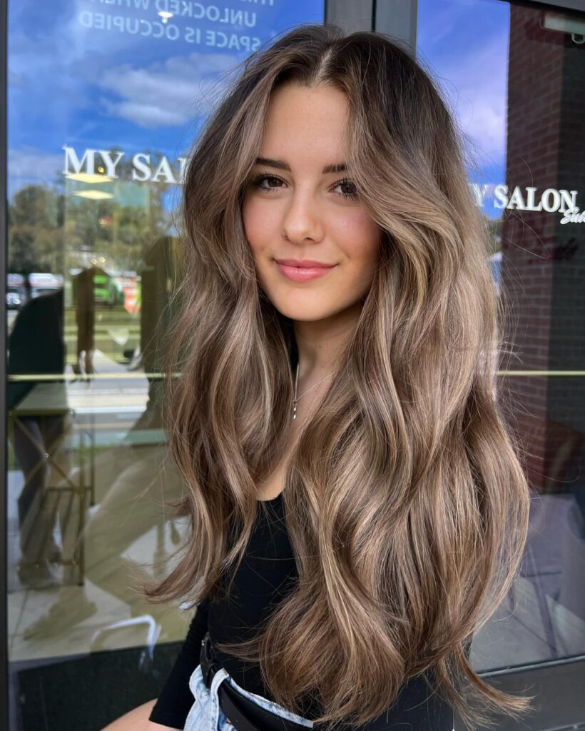 Η τάση του almond hair color για τον Δεκέμβριο