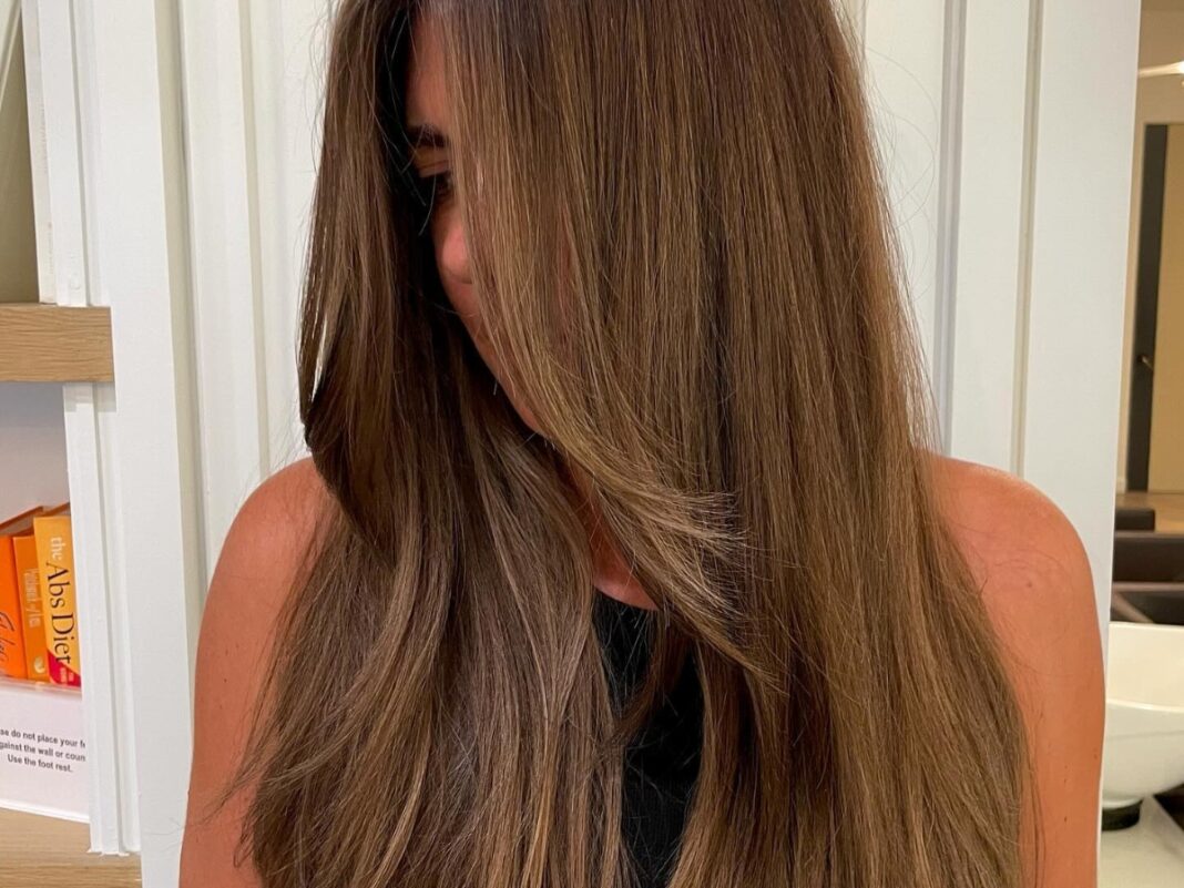 Η τάση του almond hair color για τον Δεκέμβριο