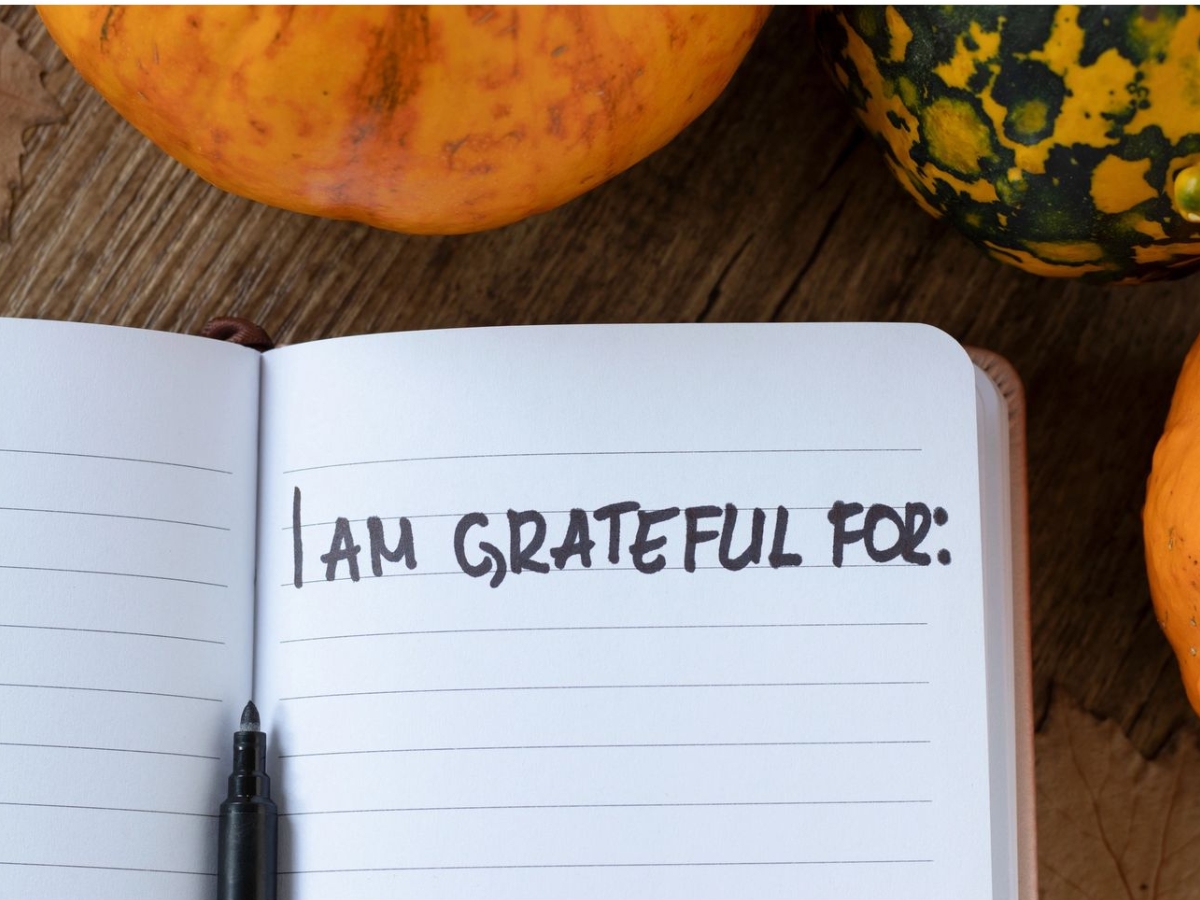 Πώς να κλείσεις τη χρονιά με ευγνωμοσύνη αντί για άγχος