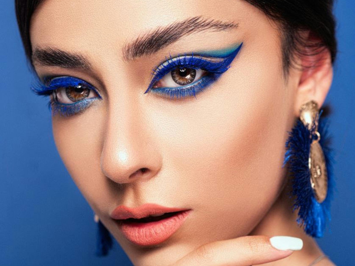 Midnight blue eyeliner, το νέο chic στο μακιγιάζ ματιών
