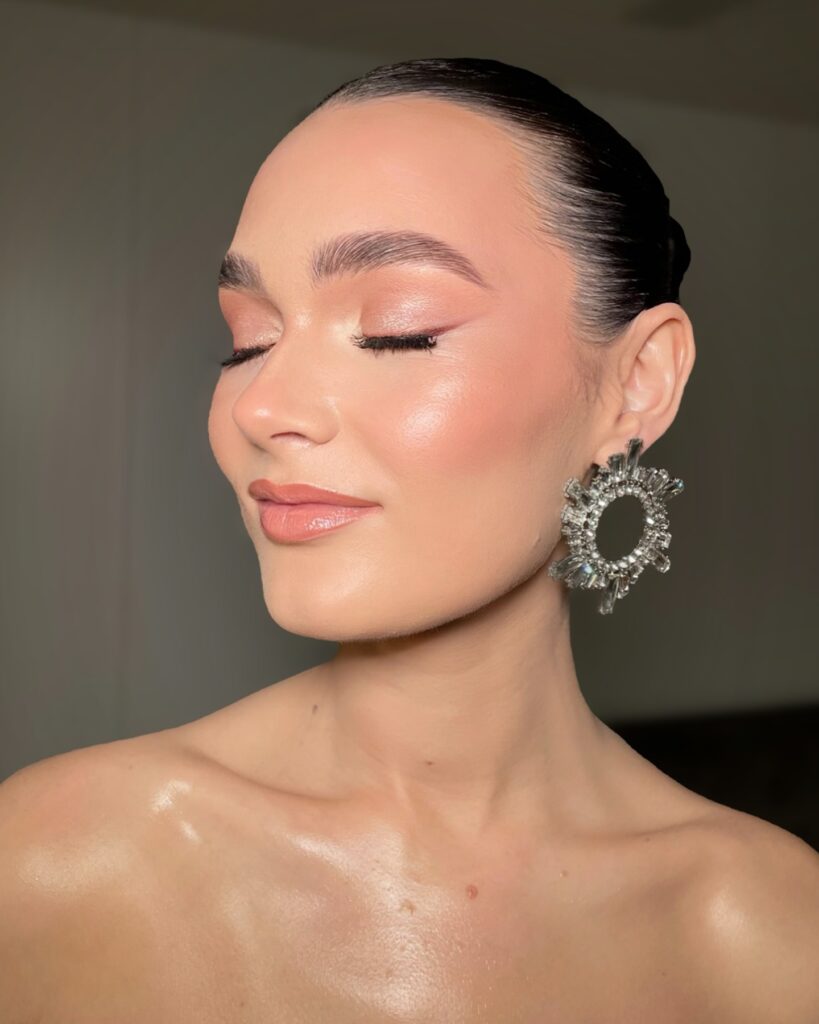 Το brown eyeliner look που βλέπεις παντού