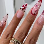 Candy Cane Nails, το trend που έχει κατακτήσει το Instagram