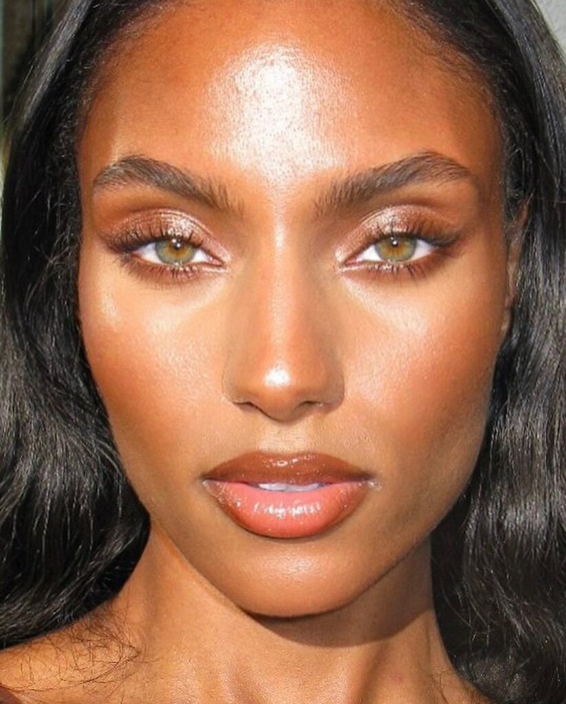 Cinnamon Roll Eyeliner, γιατί όχι;