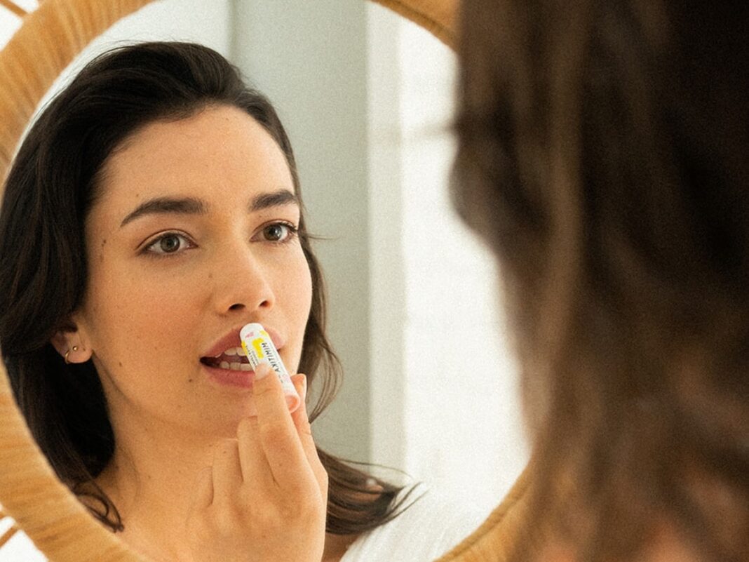 Πώς να κρατήσεις τα χείλη σου ενυδατωμένα στο κρύο