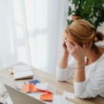 Πώς να διαχειρίζεσαι το άγχος στη δουλειά χωρίς να "καίγεσαι"