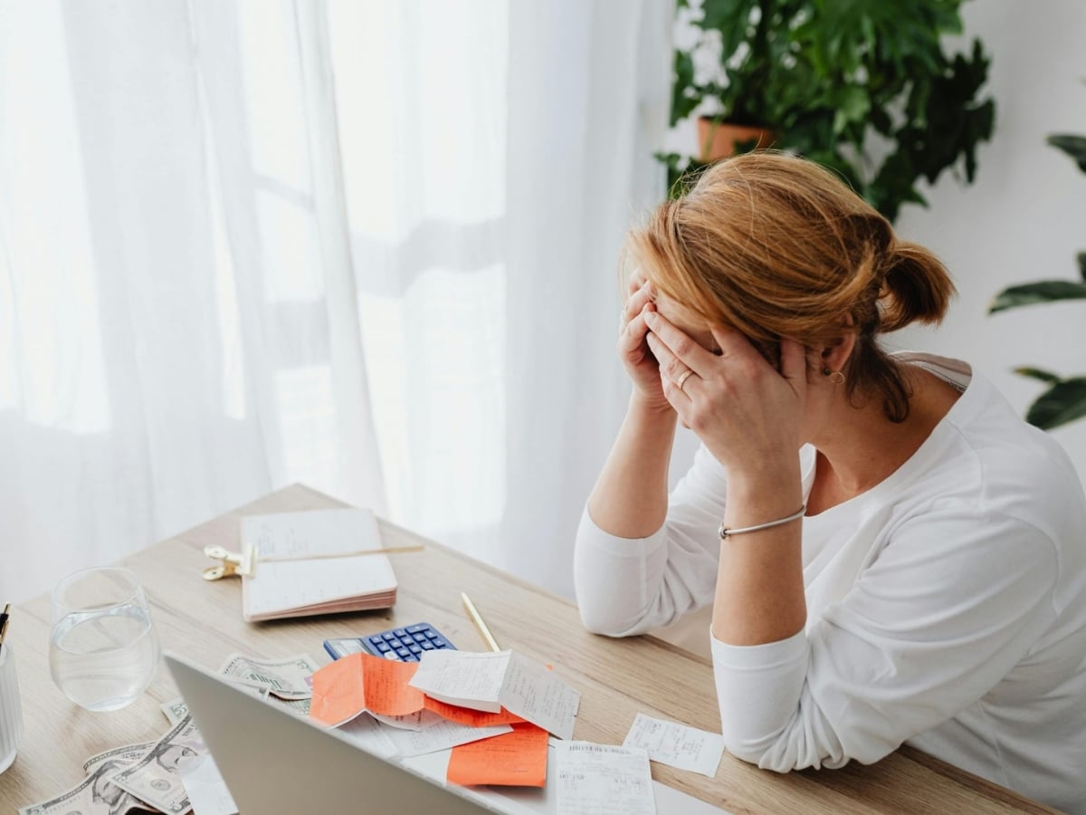 Πώς να διαχειρίζεσαι το άγχος στη δουλειά χωρίς να “καίγεσαι”