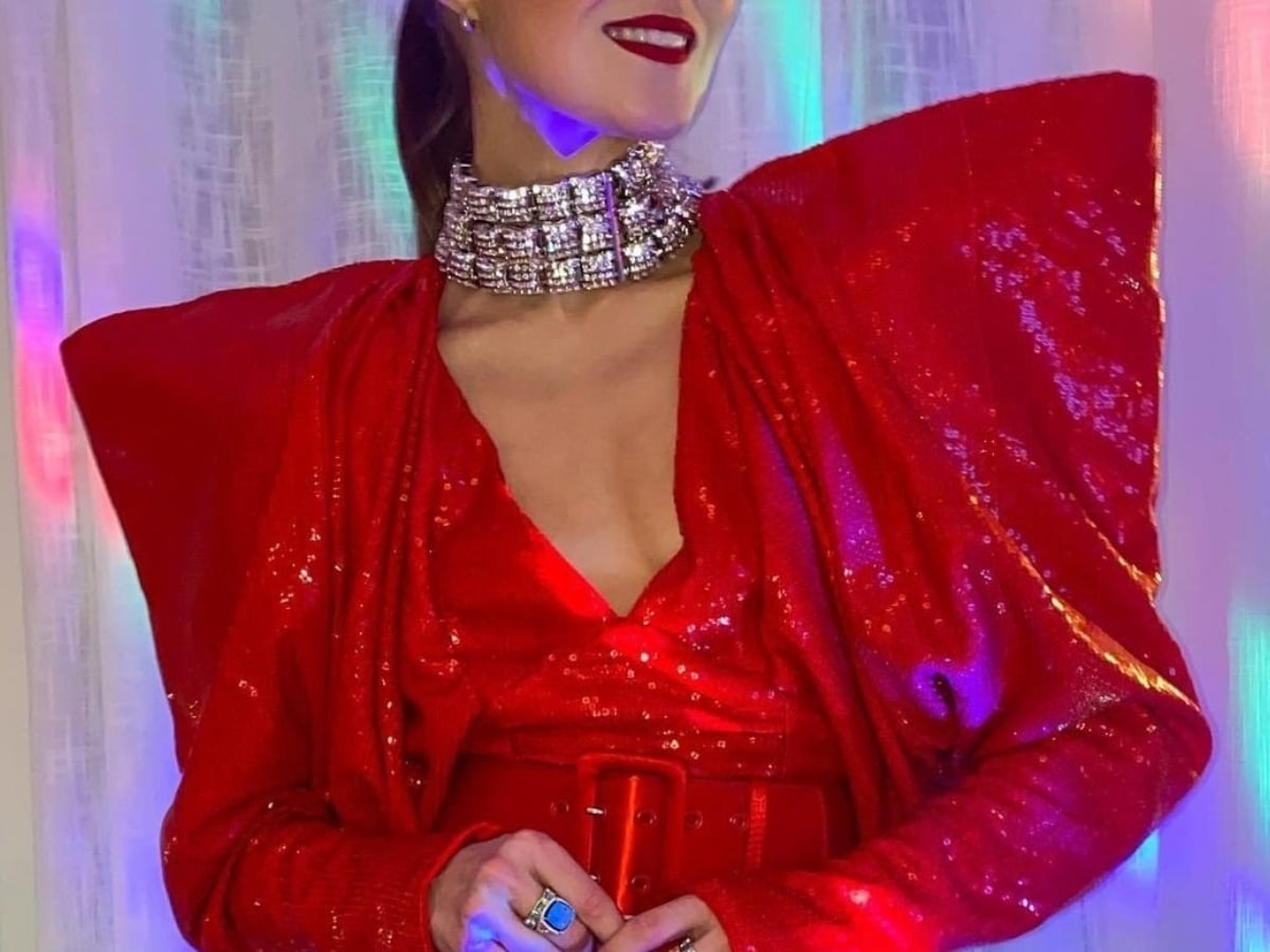 Πώς να μετατρέψεις ένα basic outfit σε festive look