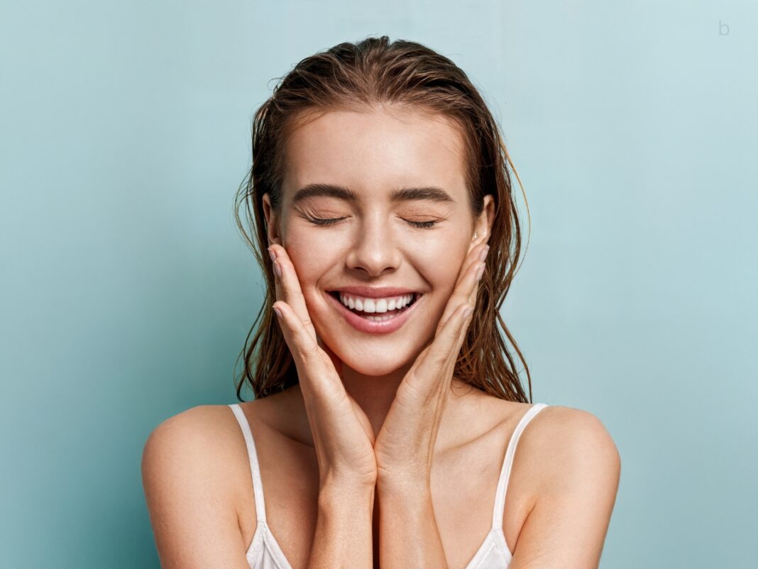 Πώς να κάνεις το δέρμα να φαίνεται πιο φρέσκο το πρωί