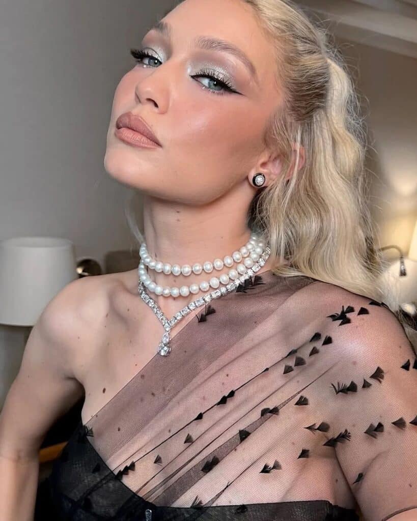 Το Frozen Makeup Look που λάμπει στις γιορτές