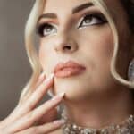 Το Frozen Makeup Look που λάμπει στις γιορτές