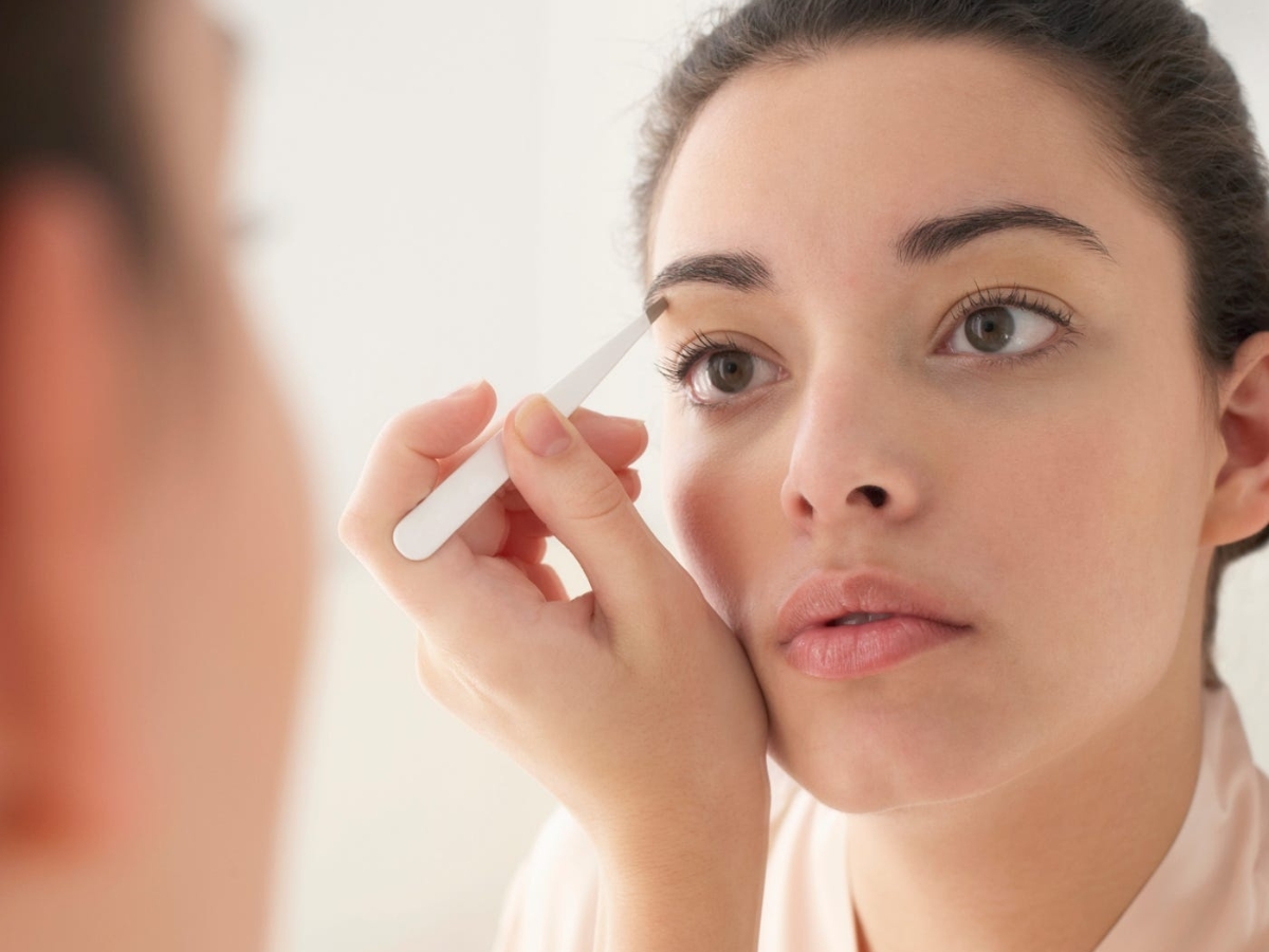 Πώς να κάνεις τα φρύδια σου να δείχνουν φυσικά, ο απόλυτος οδηγός