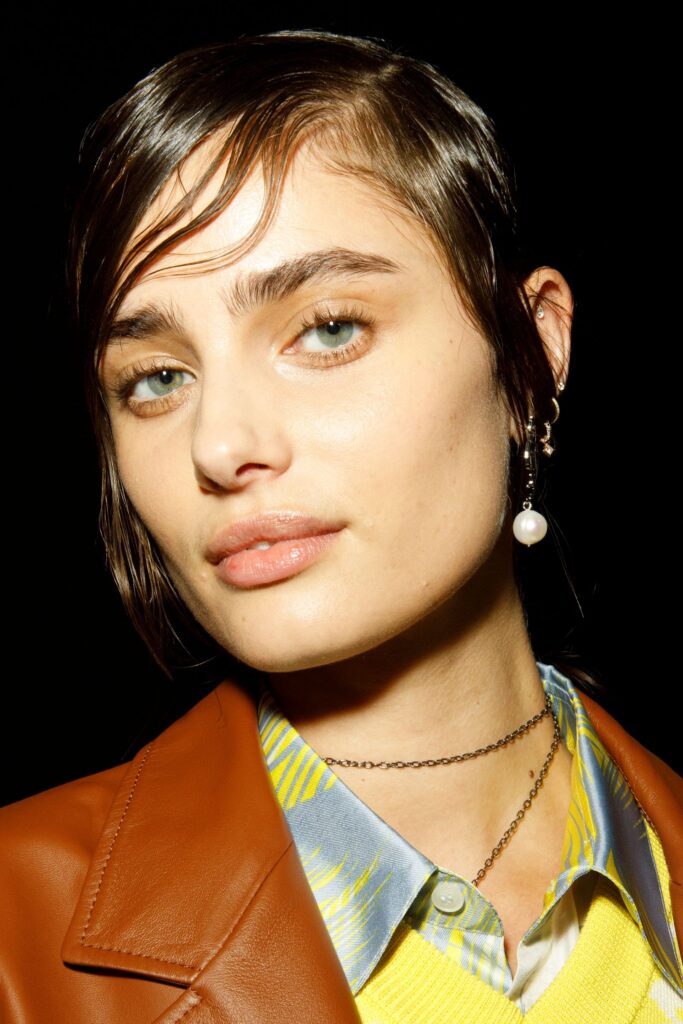 Πώς να κάνεις τα φρύδια σου να δείχνουν φυσικά, ο απόλυτος οδηγός