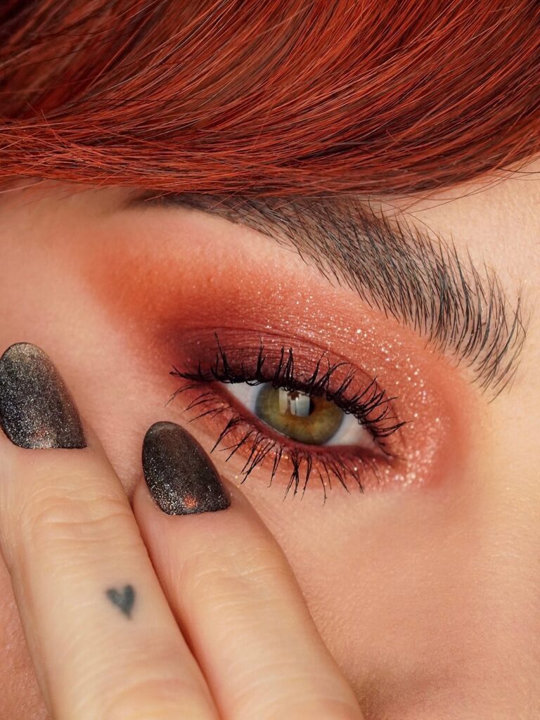 Το τζίντζερ glow makeup ανεβαίνει ενόψει Δεκεμβρίου