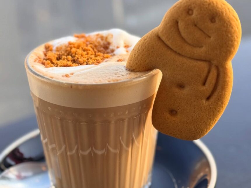 Το TikTok τρελαίνεται με το gingerbread latte