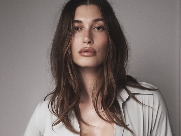 Viral η νέα skincare ρουτίνα της Hailey Bieber