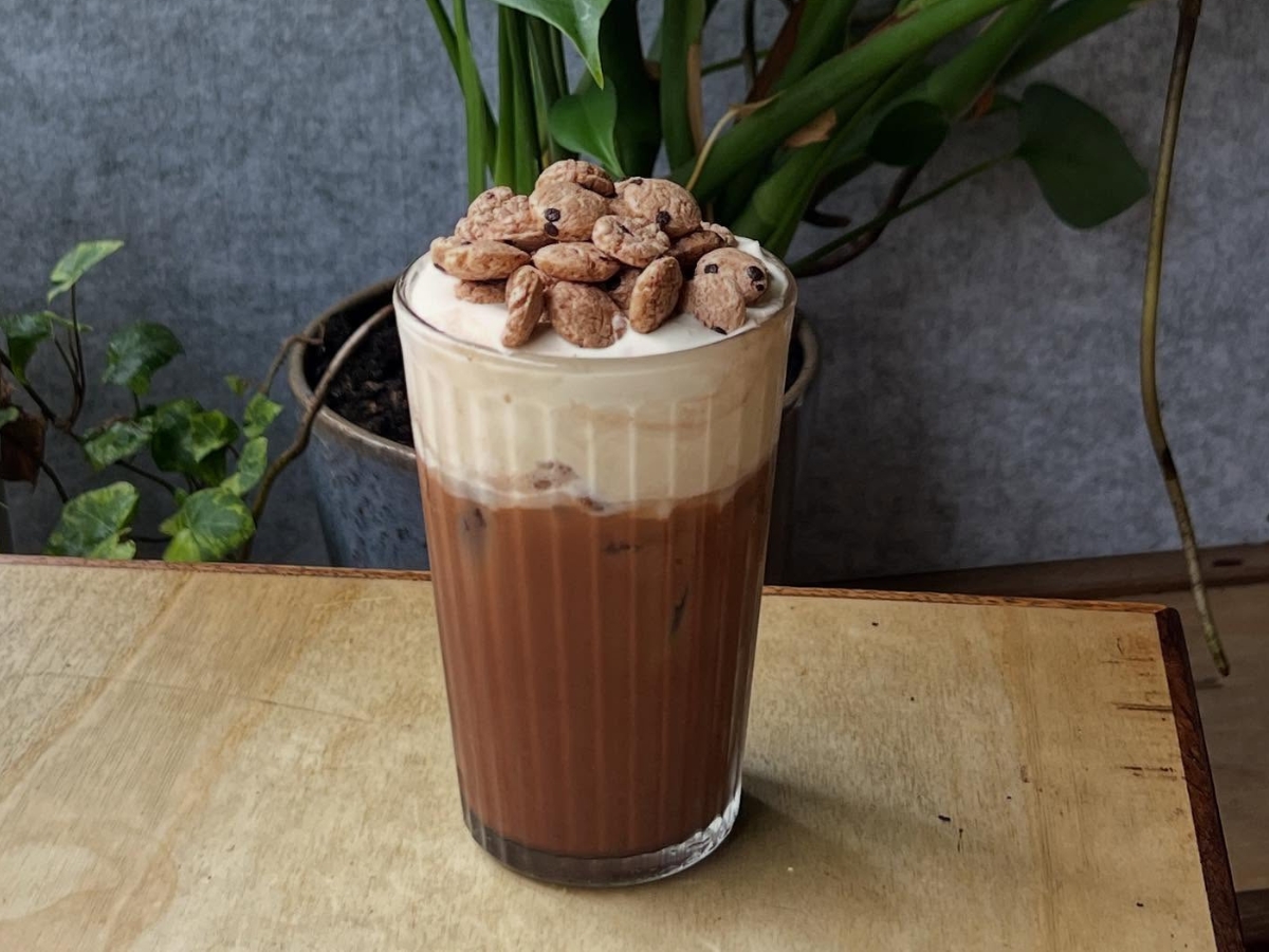 Iced cookie latte: Αυτό είναι το ρόφημα του Δεκέμβρη