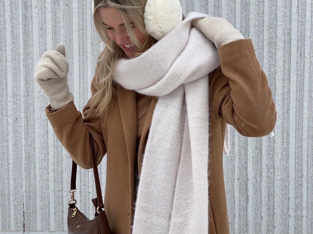 Τα χοντρά κασκόλ που είναι must αυτό το χειμώνα