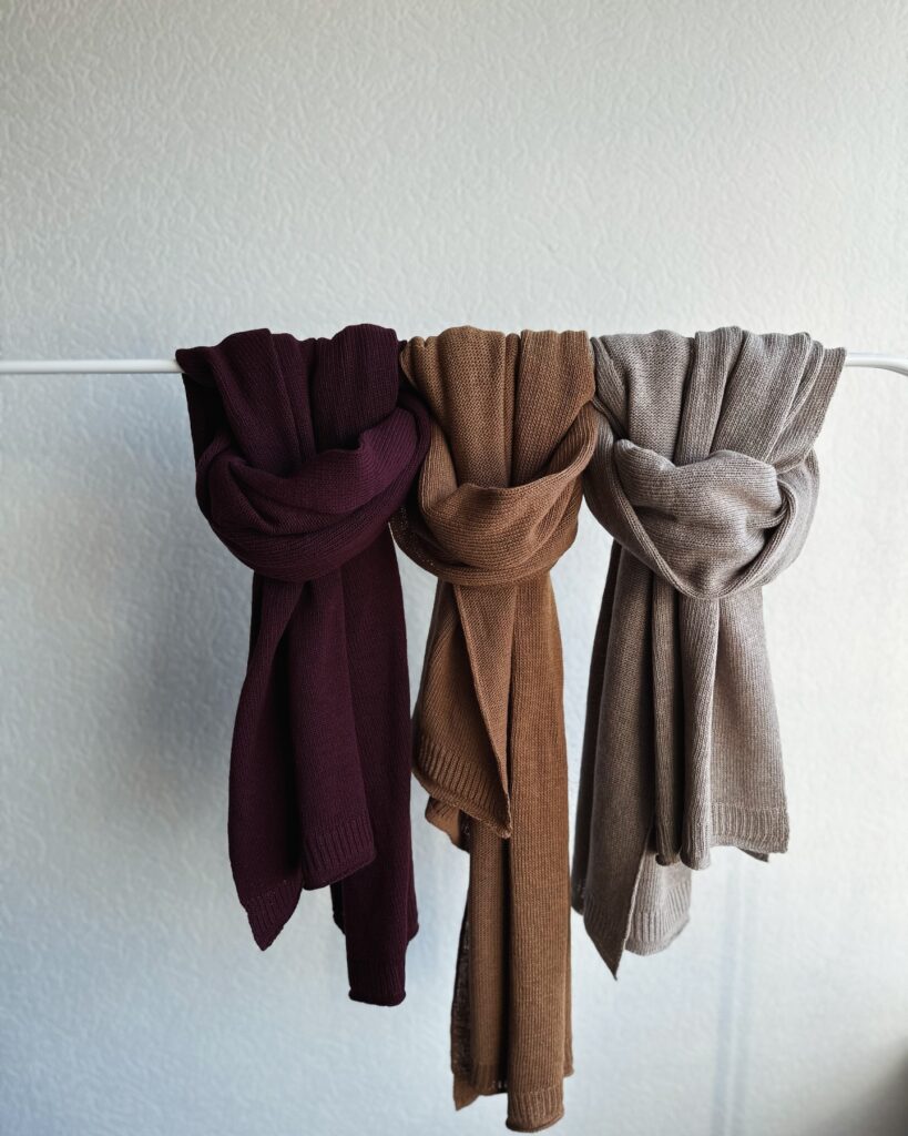 Τα χοντρά κασκόλ που είναι must αυτό το χειμώνα