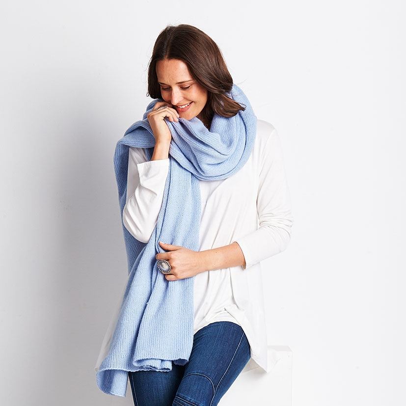 Τα χοντρά κασκόλ που είναι must αυτό το χειμώνα