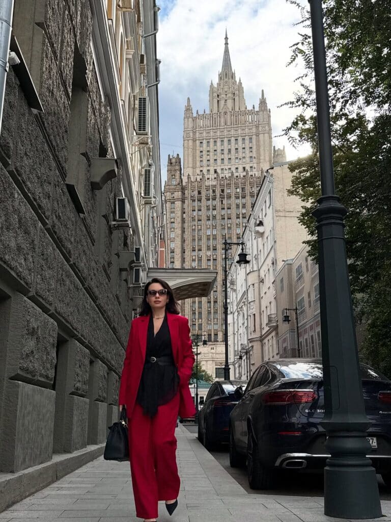 Πώς να φορέσεις το κόκκινο αυτό τον χειμώνα χωρίς υπερβολή