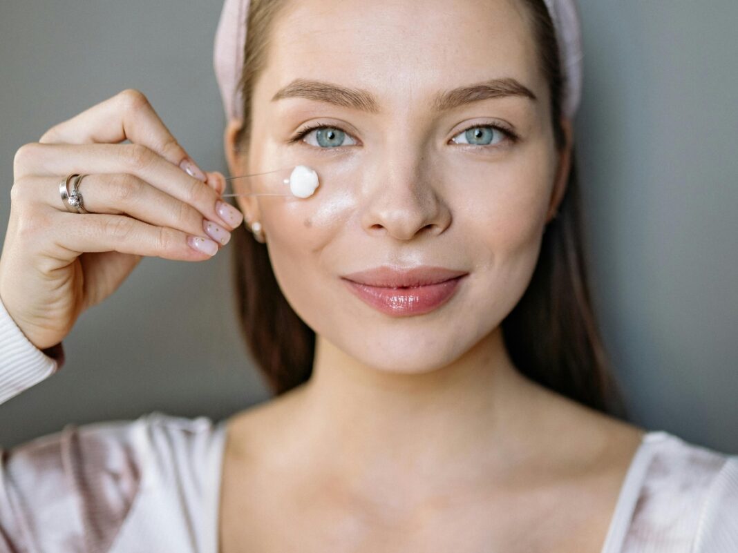 Τα τρία προϊόντα που δίνουν άμεση λάμψη στην επιδερμίδα σου