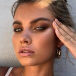 Το latte makeup look που επιστρέφει δυναμικά