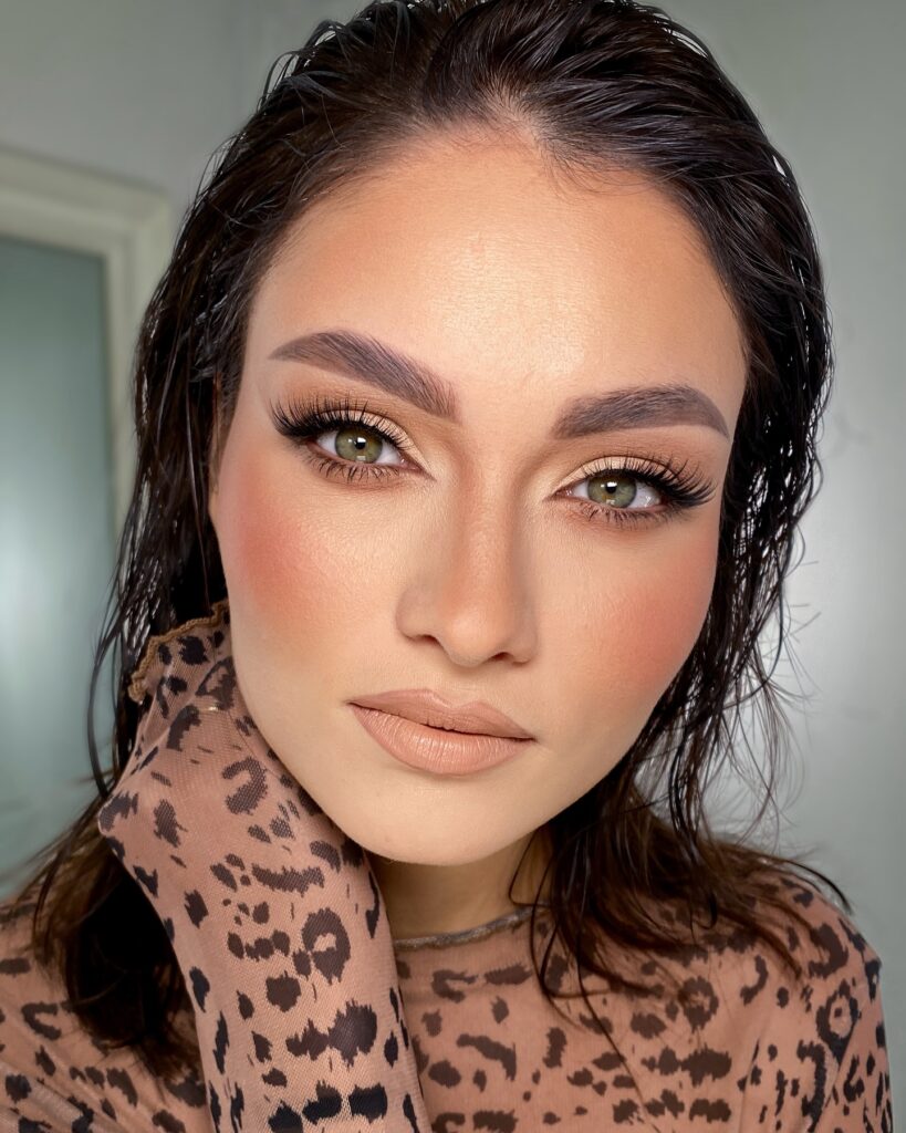 Το latte makeup look που επιστρέφει δυναμικά