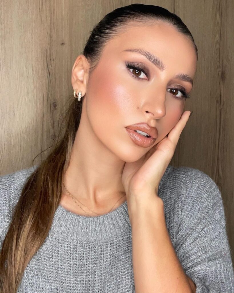 Το latte makeup look που επιστρέφει δυναμικά