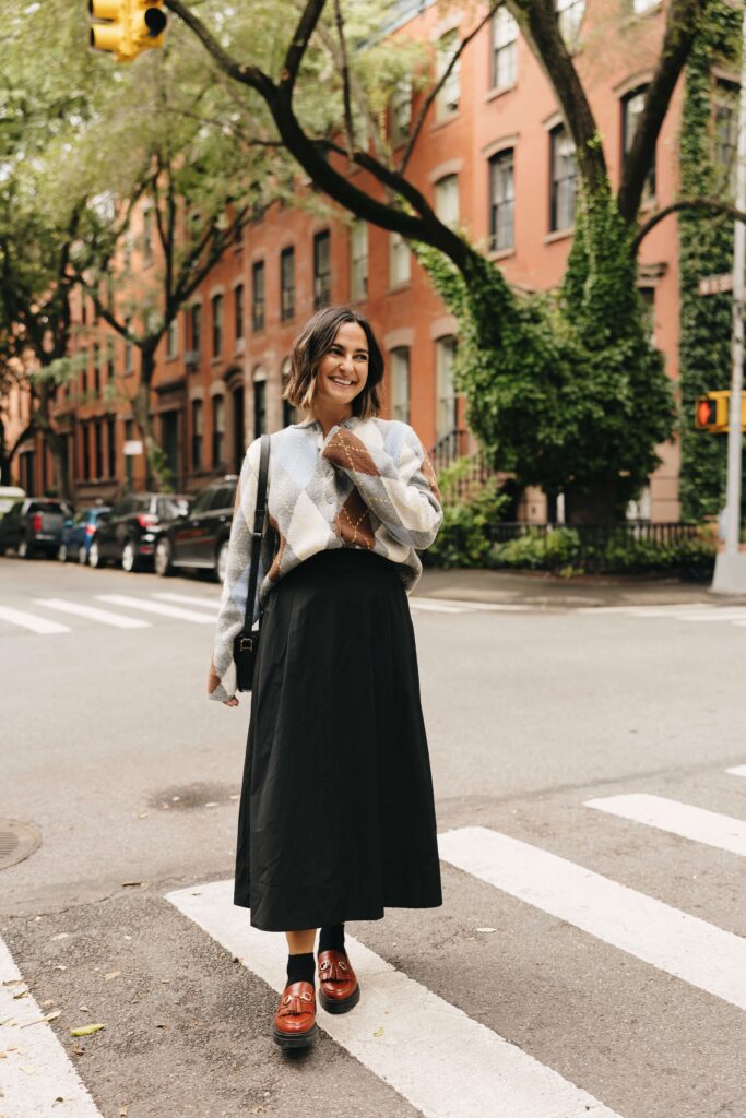 Πώς να συνδυάσεις loafers σε κρύες μέρες