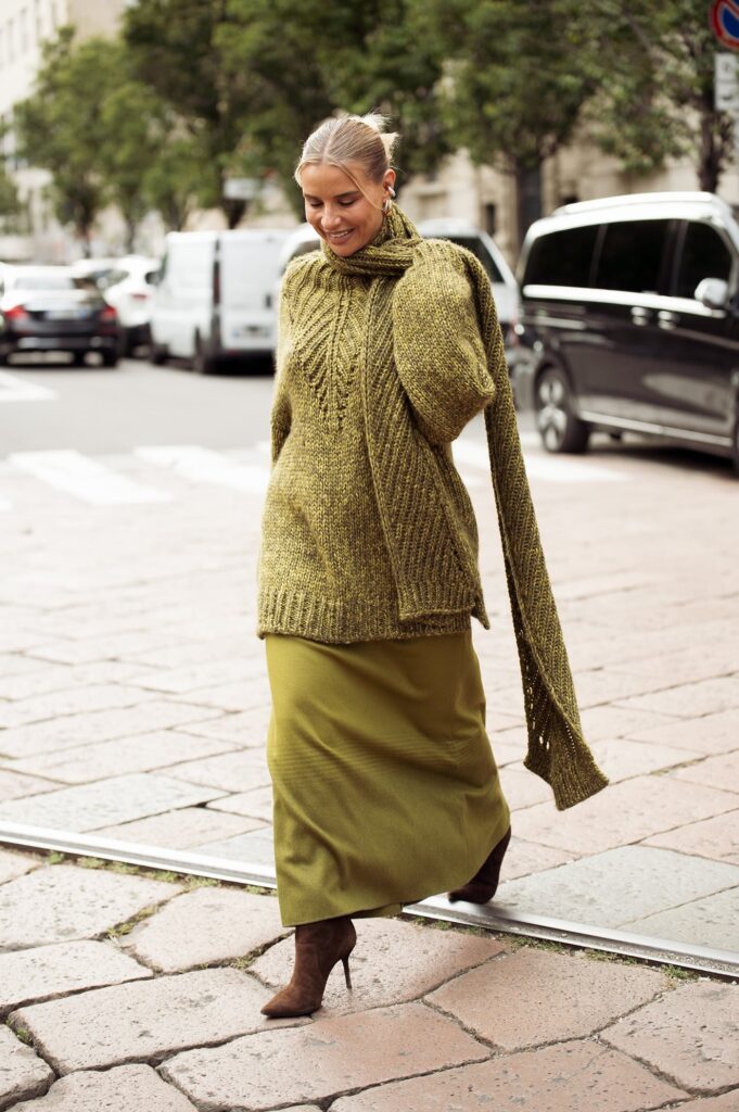 Πώς να φορέσεις μακριές μπότες με φούστα