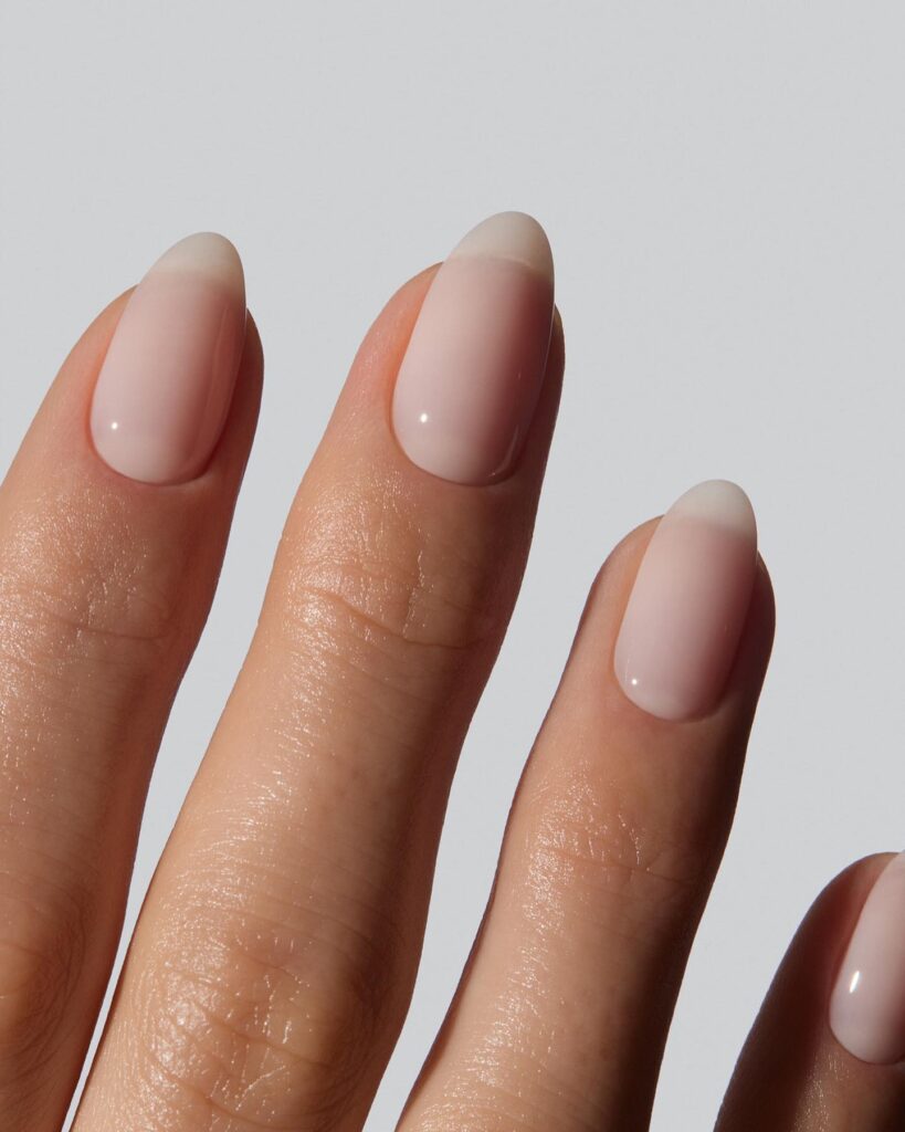 Το nude μανικιούρ που δείχνει πάντα πολυτελές