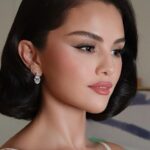 Η Selena Gomez παρουσιάζει νέο cozy look