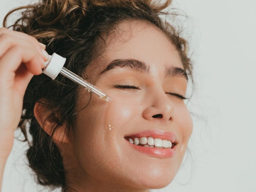 Το serum με βιταμίνη C που κάνει θαύματα το χειμώνα