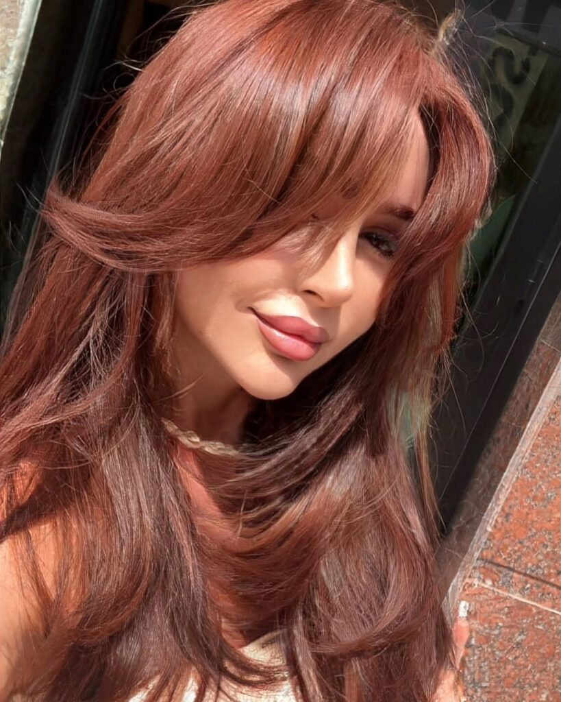 Το strawberry brunette γίνεται η αγαπημένη απόχρωση των διασήμων